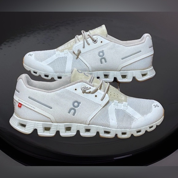 🌫️US 9- On Cloud 5 Women's “Triple White" Athleisure/ Training Sneakers 59.98376 - Picture 10 of 14